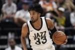 Woj：自由球员约翰尼-朱赞以一份双向合同回归爵士