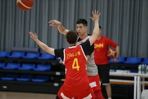 媒体人预测大名单:后卫线方硕挤掉孙铭徽 锋线淘汰曾凡博