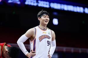 媒体人调侃:上海追求周琦赵睿赵继伟陈林坚 最后成功签下袁堂文