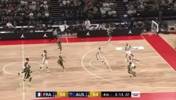 就你是NBA的DPOY？青岛男篮外援里斯平底起惊雷，双手隔扣戈贝尔