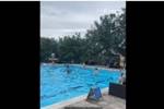 范子铭晒动态：几场比赛下来大家都有点累 今天是泳池放松日🏊