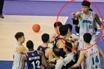 青岛广州冲突另一角度：杨瀚森胸顶陈盈骏&怒指坎普 无视焦泊乔