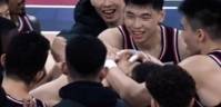 真像一场梦啊！李炎哲赛后与龙狮球员嬉笑打闹 好似在从前