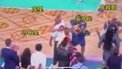 美国男篮夺金后，詹姆斯无视马布里击掌，原来俩人之间早已有隔阂