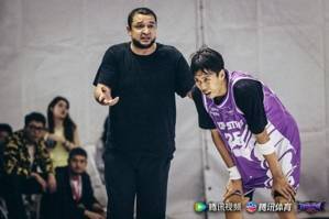 西热力江现场指导吴勇豪。