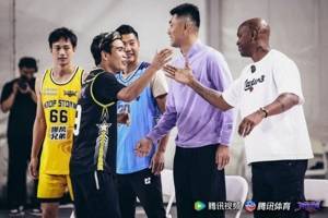 马布里、王仕鹏、雷腾龙、乃比江、黄曦彦（从右至左）等跨界名人加盟《篮场风暴》。