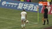 铜梁龙2-0！莱昂纳多头球破门后向场边球迷比心🫰